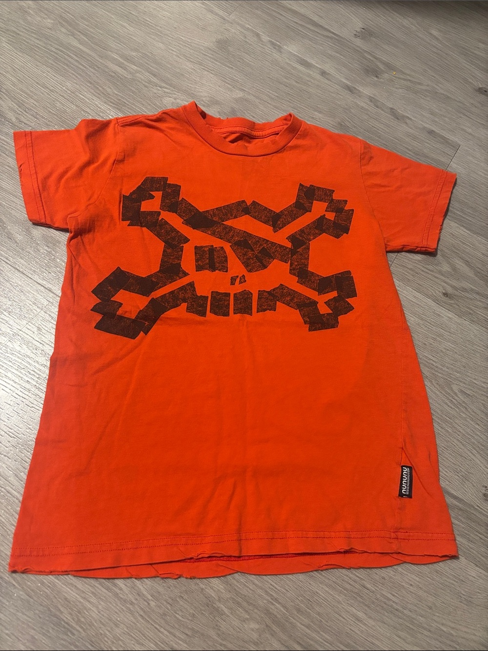 Nununu masking tape skull T-Shirt kids size 8-9 years old, orange/red  & black